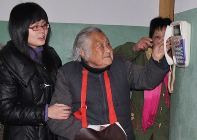 居家养老一键通电话服务 便捷关爱，守护老年居民幸福晚年